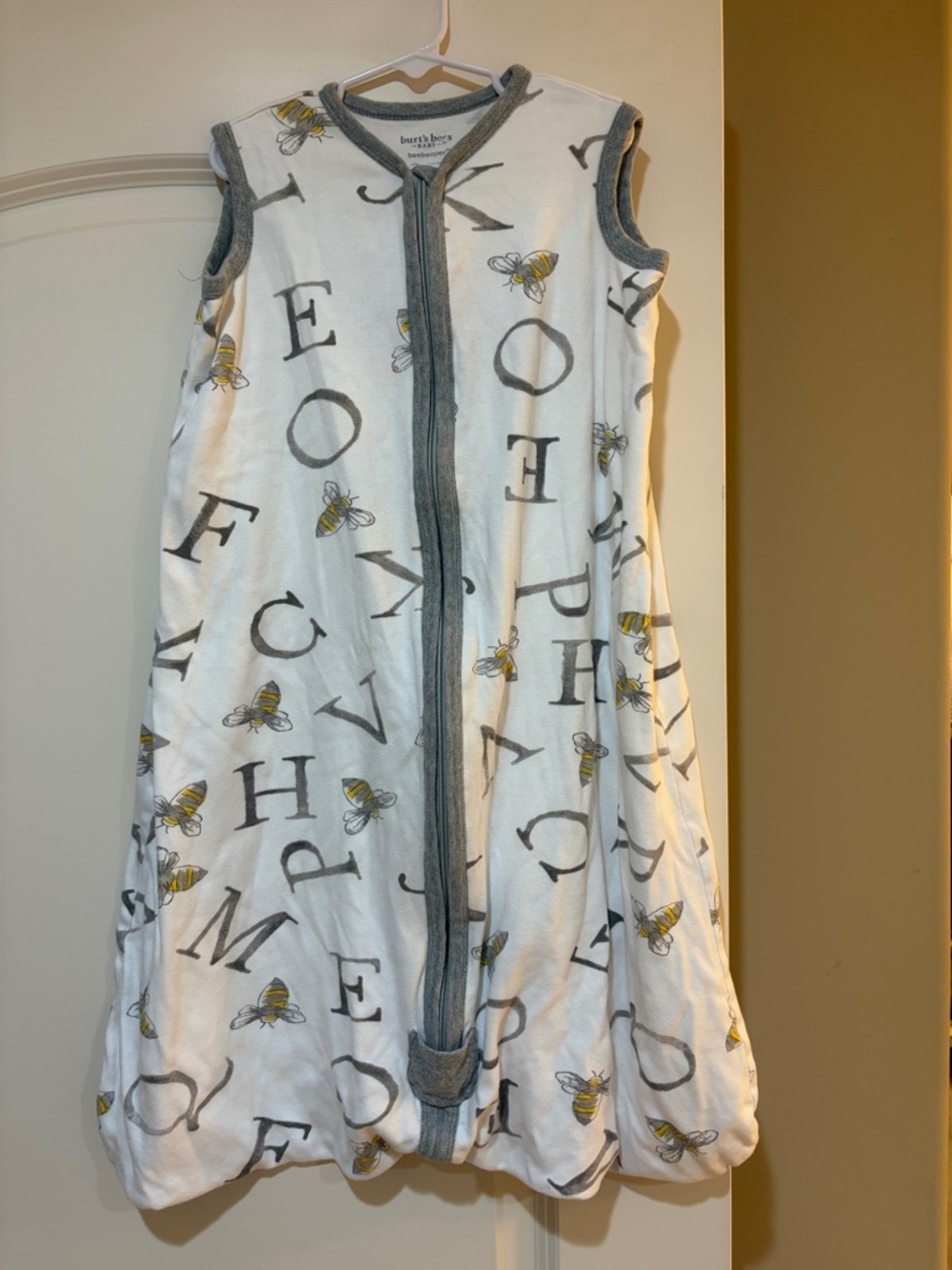 EUC-Burt’s Bees Baby White Bee & Alphabet Sleeveless Sleep Sack